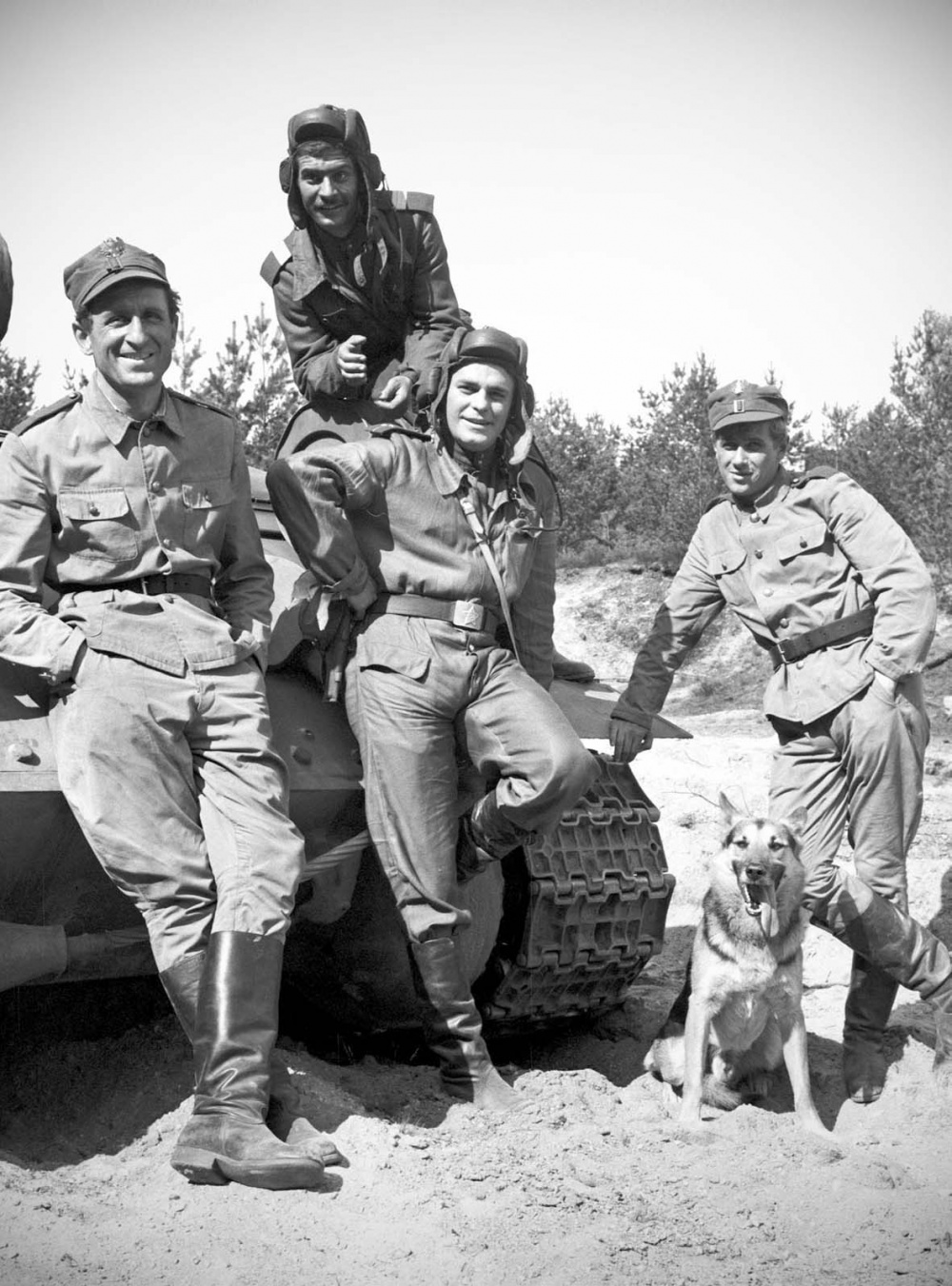 Четыре танкиста и собака обои