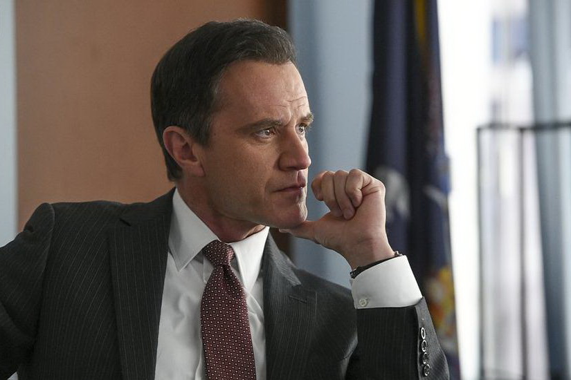 Белый воротничок